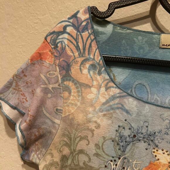 Blue and white Y2K short sleeve top with heart and flower design white orchid - Picture 5 of 8